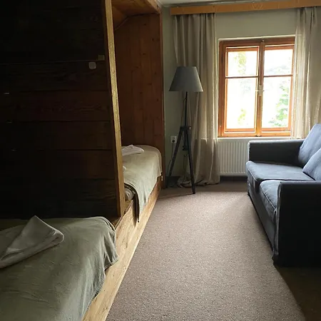 Bouda Sestidomi بيت للعطل Strážné