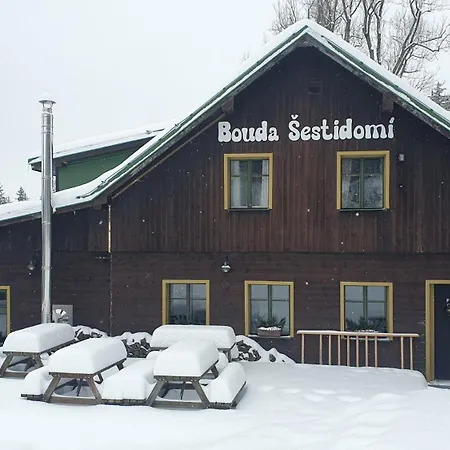 Bouda šestidomí Strážné