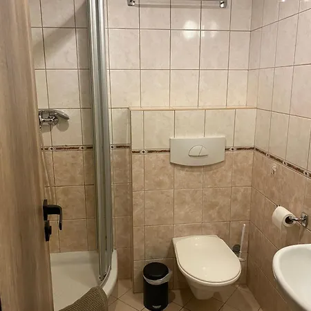 Bouda Sestidomi * Strážné