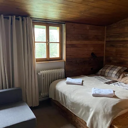 Bouda Sestidomi بيت للعطل Strážné