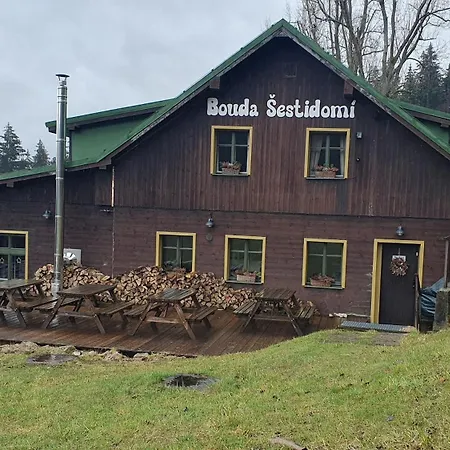 Bouda Sestidomi Semesterbostad *