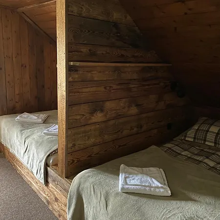 Bouda Sestidomi * Strážné