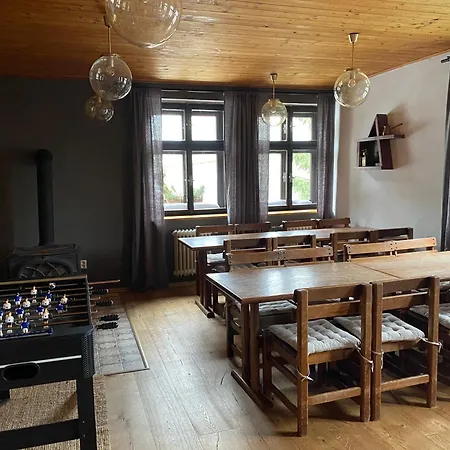 Bouda šestidomí