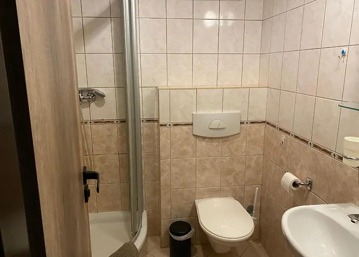 Bouda Sestidomi * Strážné