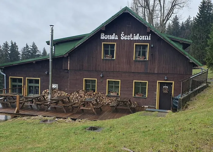 Bouda Sestidomi Semesterbostad *